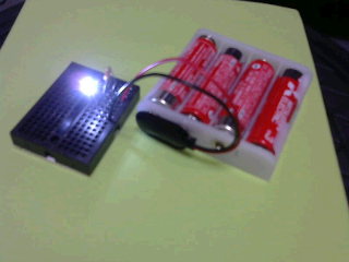 9V/006Pスナップとスナップ接続単3x4電池ボックスで白色LED点灯確認
