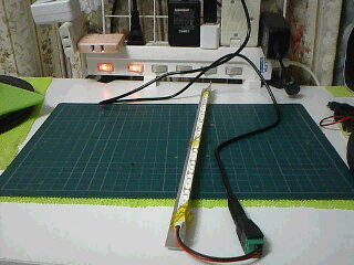 LEDストリップライト製デスク下ライトと電源