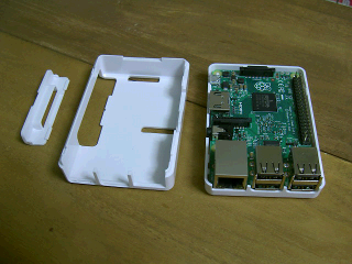 element14製Raspberry Pi 2 Model Bとケース白
